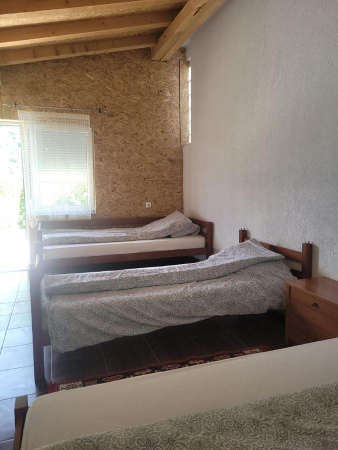 Lola Guest House Vuthaj Extérieur photo