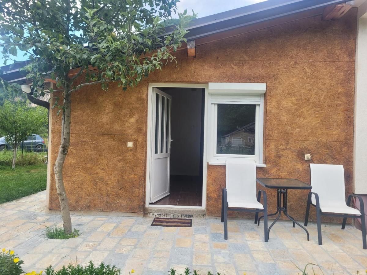 Lola Guest House Vuthaj Extérieur photo