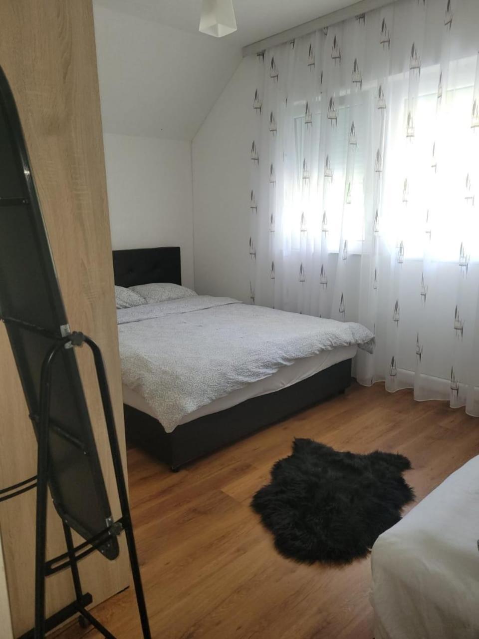 Lola Guest House Vuthaj Extérieur photo
