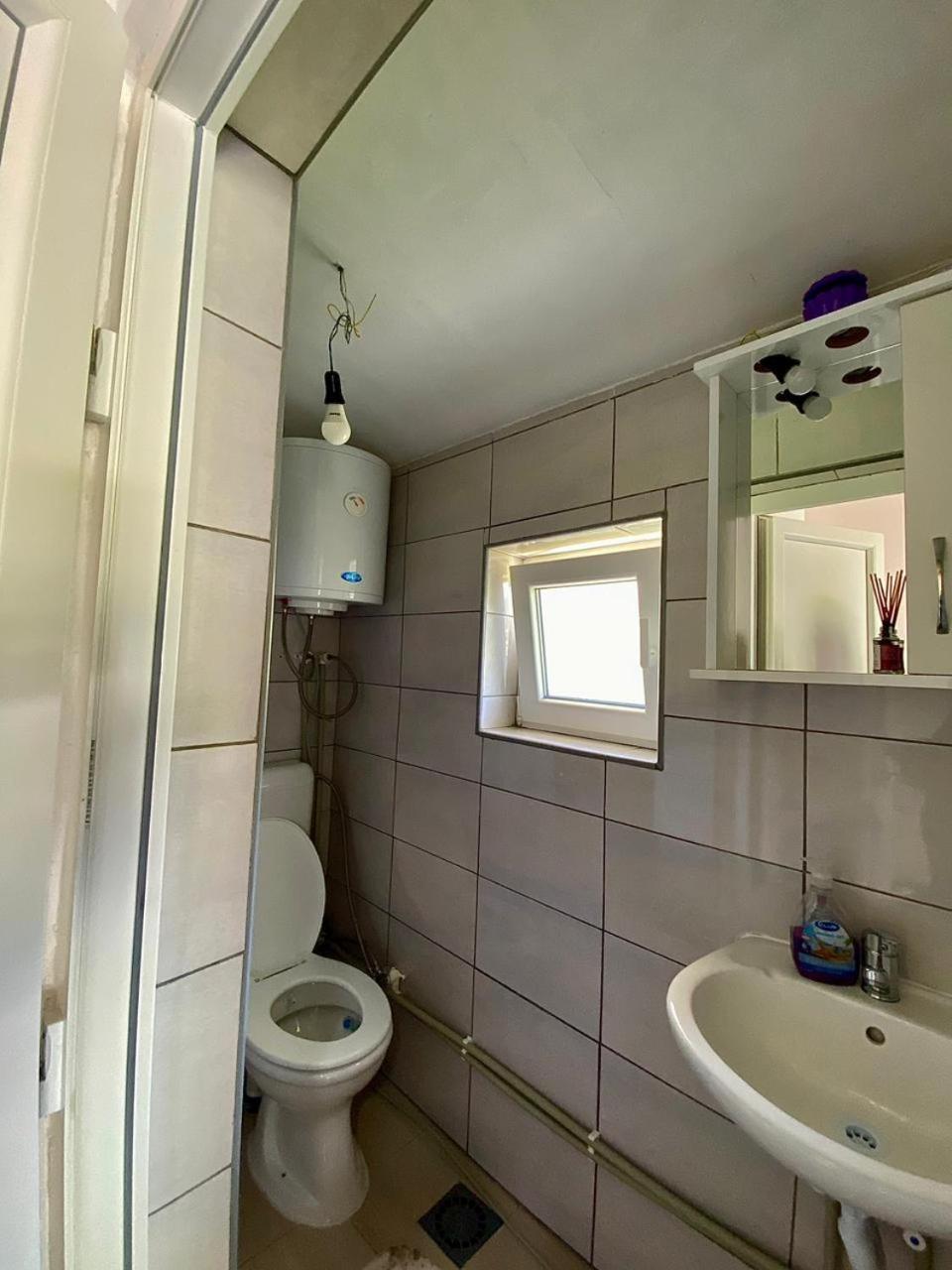 Lola Guest House Vuthaj Extérieur photo