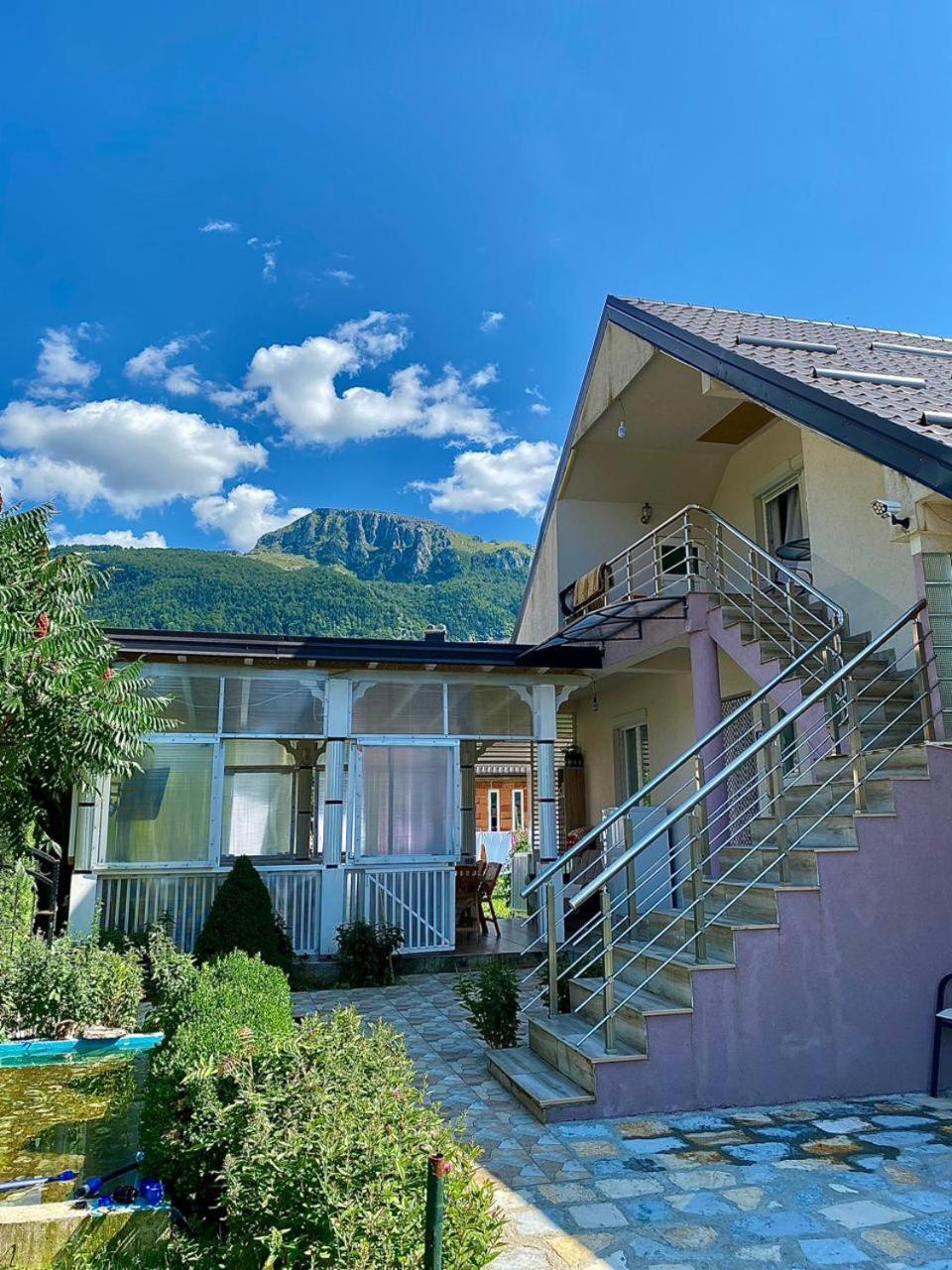 Lola Guest House Vuthaj Extérieur photo